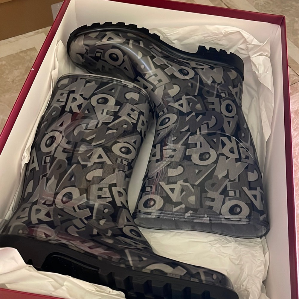 WORN ONCE FERRAGAMO RAIN BOOTS WOMAN SIZE 7